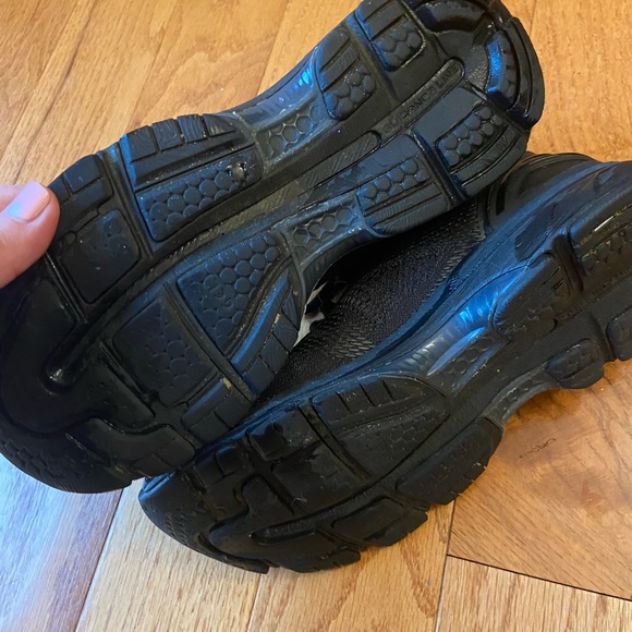 Black ASICS size 8 sneakers - Picture 5 of 6